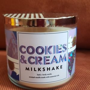 *2 for $40* 🍪🍦Bath & Bodyworks 3-wick Candle Cookies & Cream🍦🍪